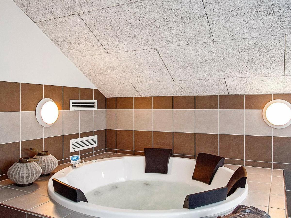 12 Person Holiday Home In Hasselberg 카페룬 객실 사진